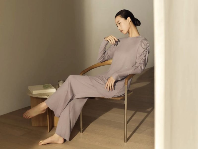 デザイン性にも優れたReFa VITALWEARの着用イメージ