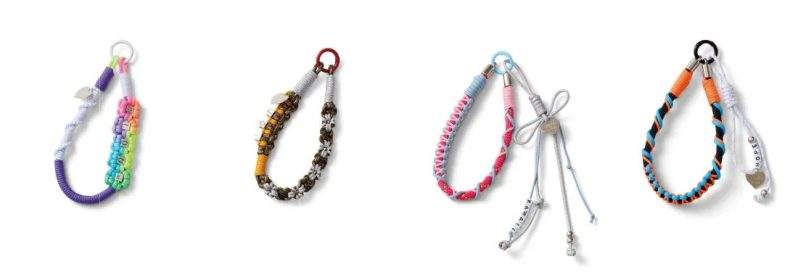 カラフルなストラップの集合写真