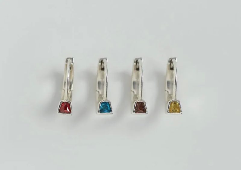 カラーストーンのフープピアス