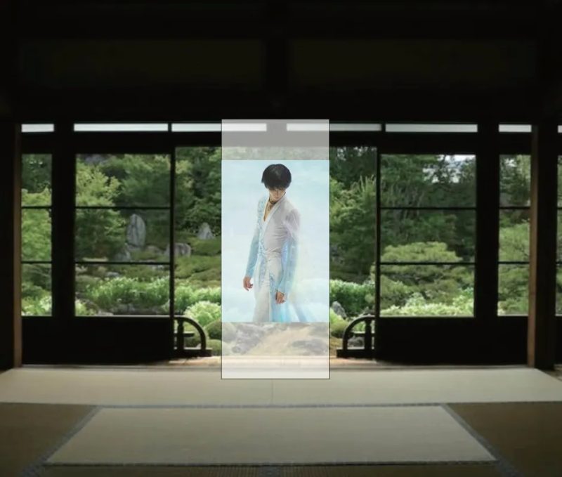 日本庭園に立つ羽生結弦さん