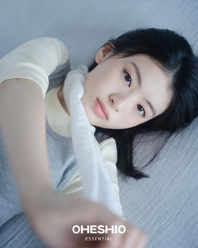 出口夏希さん着用のOHESHIOエッセンシャルライン