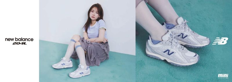 ニューバランスのスニーカーを履いた女性の広告写真