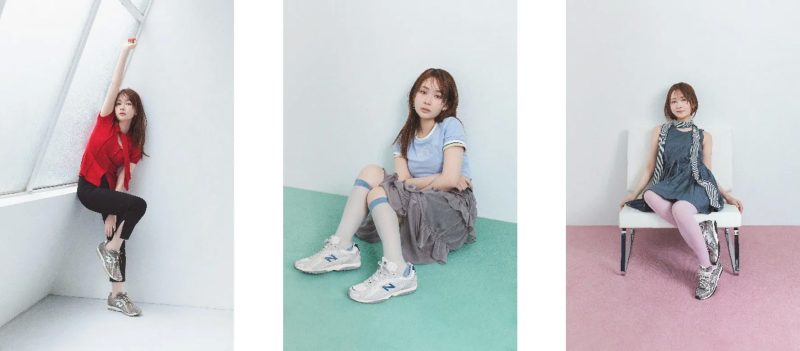 3人の女性がそれぞれの衣装を着てポーズをとっている写真